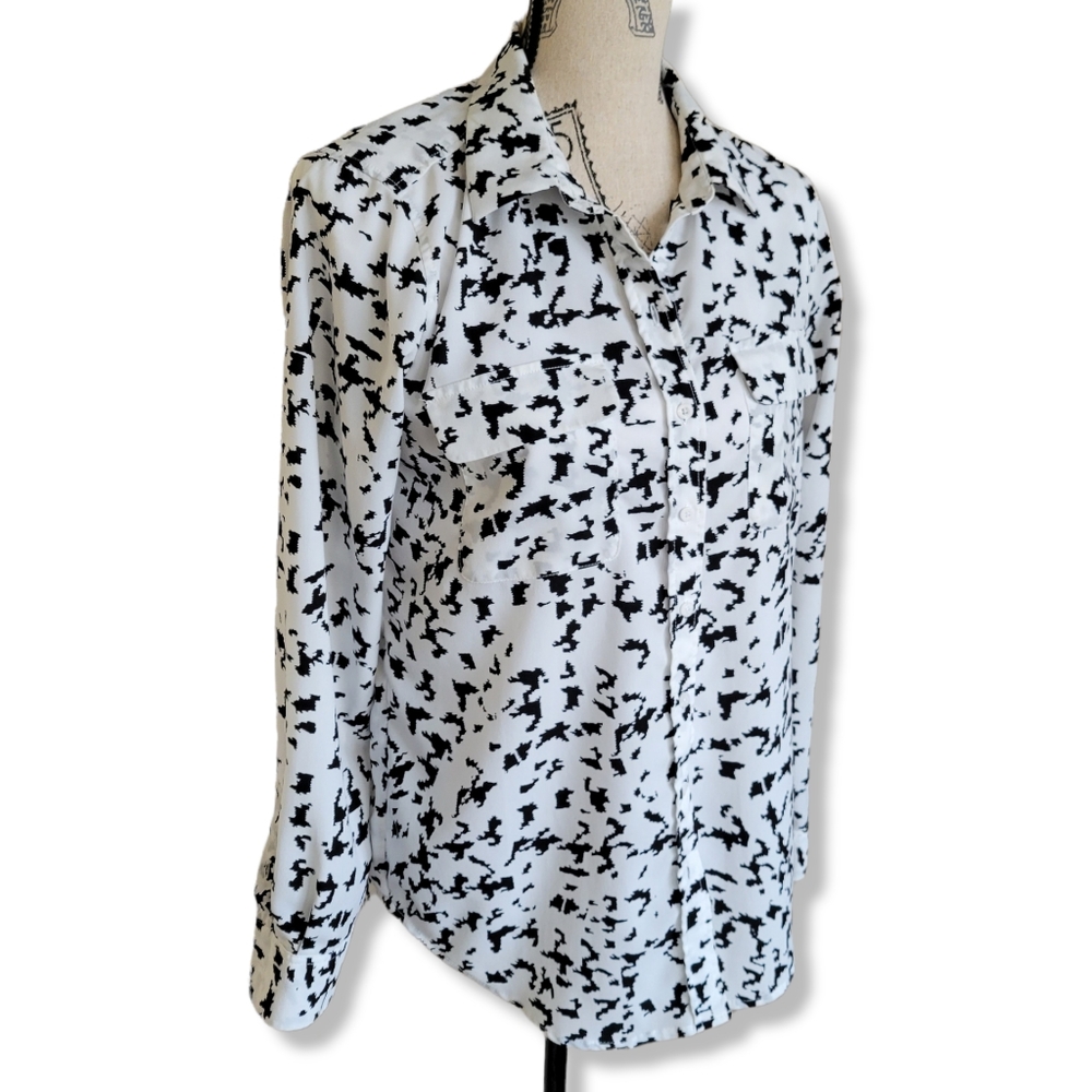 **DALIA COLLECTION** Black and white button up Blouse Size M